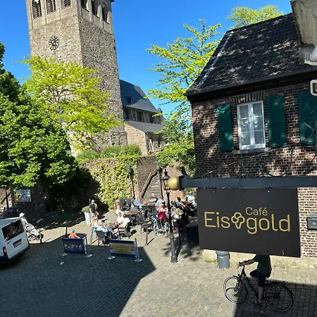 Cafe Eisgold Hotel