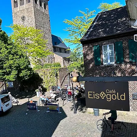 Cafe Eisgold * 라팅겐