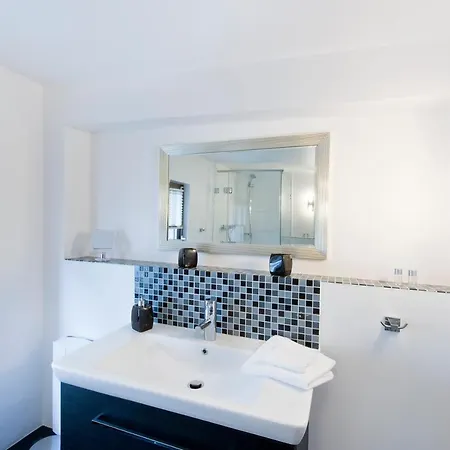 Cafe Eisgold 酒店 *