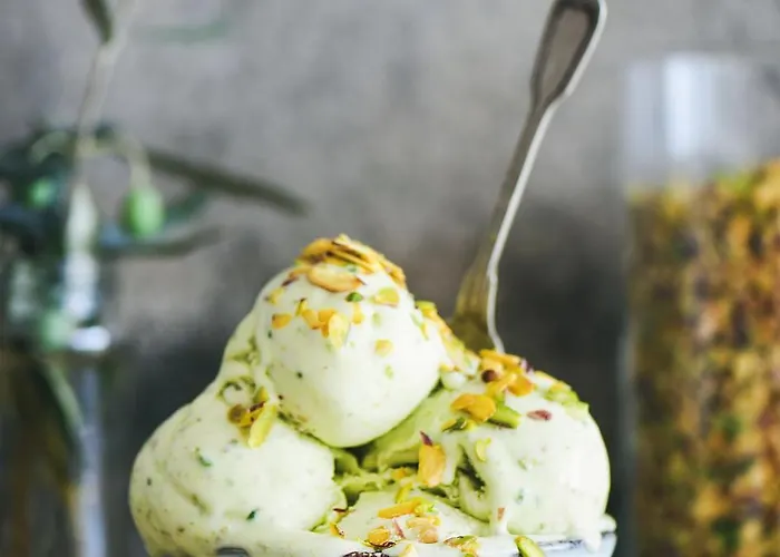 Cafe Eisgold فندق *