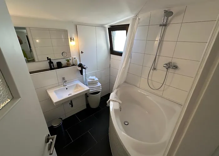 Cafe Eisgold فندق راتينغن