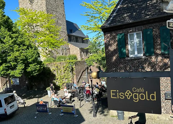 Cafe Eisgold فندق